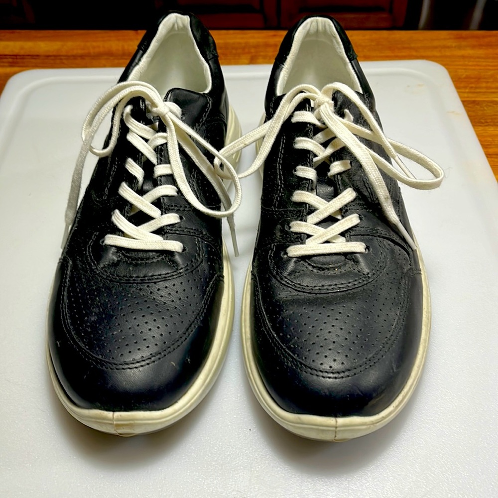 , ECCO Black leather white sole Size 9 extra width . Superior quality, comfort.